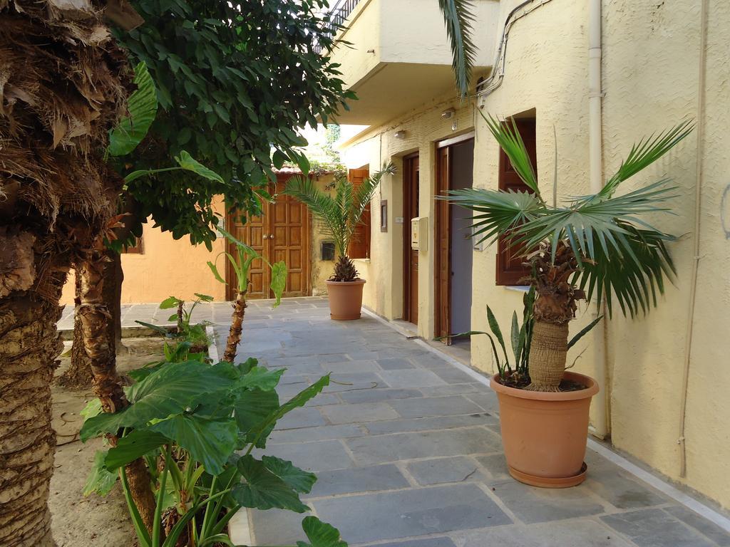 Lilys Apartments Rétino Exterior foto